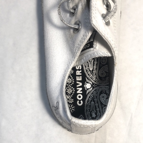 Miley Cyrus Limited Edition Converse - Picture 4 of 6